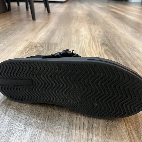 Prada Confortable Shoes! Gently worn! Won't disappoint! Authentic! - Picture 3 of 6